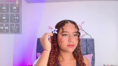 Snapshot of sophiee_velvet chatting on 05-29-26, 02:48 online show from 05-29-26, 02:48