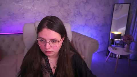 Snapshot of sophieedreams chatting on 12-17-25, 11:00 sophieedreams online show from 12-17-25, 11:00