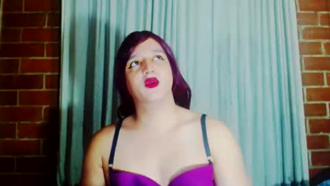 Snapshot of sophiehillsxo chatting on 12-19-25, 03:46 sophiehillsxo online show from 12-19-25, 03:46