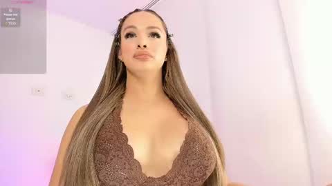 Snapshot of sophiehoney_ts chatting on 09-17-25, 02:30 SAMANTHA online show from 09-17-25, 02:30