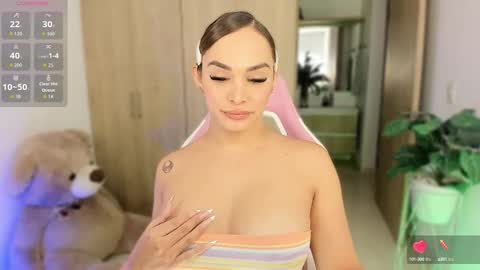 Snapshot of sophiehoney_ts chatting on 10-11-25, 02:48 SAMANTHA online show from 10-11-25, 02:48