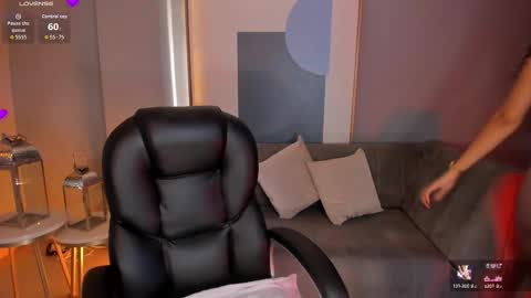 Snapshot of sophiehouston_ chatting on 09-24-25, 02:15 Sophie Houston online show from 09-24-25, 02:15