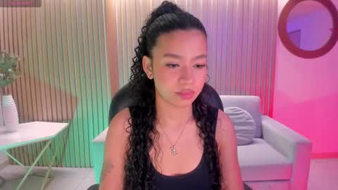 Snapshot of sophiehouston_ chatting on 10-07-25, 04:20 Sophie Houston online show from 10-07-25, 04:20