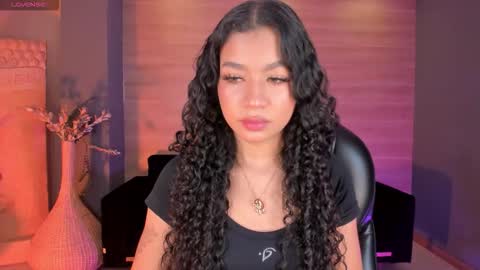 Snapshot of sophiehouston_ chatting on 10-21-25, 04:13 Sophie Houston online show from 10-21-25, 04:13