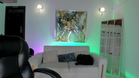 Snapshot of sophiehouston_ chatting on 11-24-25, 06:13 Sophie Houston online show from 11-24-25, 06:13