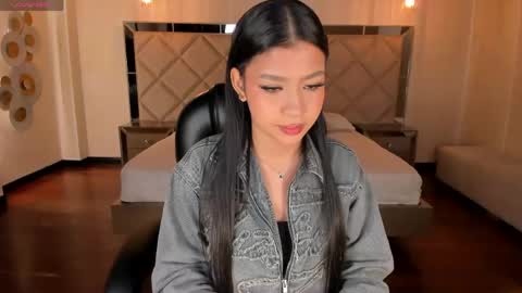 Snapshot of sophiehouston_ chatting on 04-22-26, 03:31 Sophie Houston online show from 04-22-26, 03:31