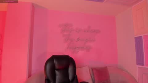 Snapshot of sophiehouston_ chatting on 05-14-26, 03:02 Sophie Houston online show from 05-14-26, 03:02