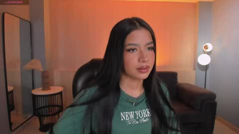Snapshot of sophiehouston_ chatting on 06-02-26, 02:24 Sophie Houston online show from 06-02-26, 02:24
