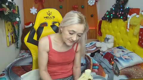 sophiekittyy online show from 01-04-25, 10:38