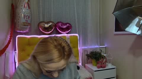 sophiekittyy online show from 03-04-25, 07:30
