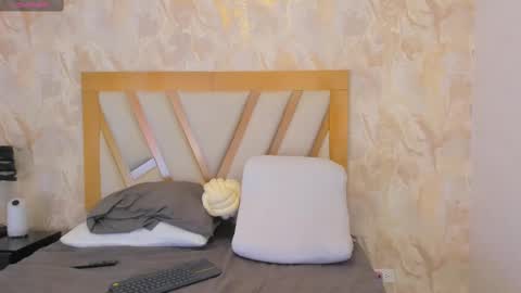 Sophie online show from 02-28-25, 01:36