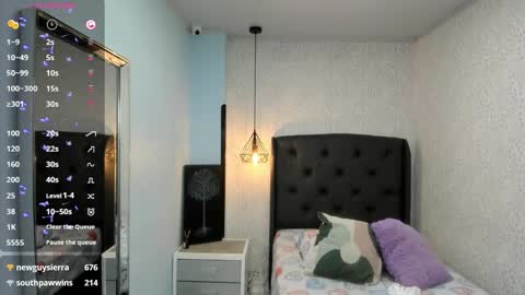 Snapshot of sophiemeyer chatting on 01-11-25, 04:03 Sophie online show from 01-11-25, 04:03