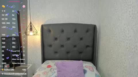 Snapshot of sophiemeyer chatting on 01-28-25, 03:57 Sophie online show from 01-28-25, 03:57