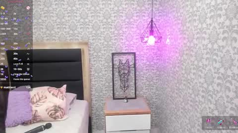 Snapshot of sophiemeyer chatting on 03-07-25, 10:54 Sophie online show from 03-07-25, 10:54