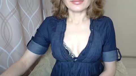 Snapshot of sophiemisss chatting on 10-13-25, 10:15 Sophiemisss online show from 10-13-25, 10:15