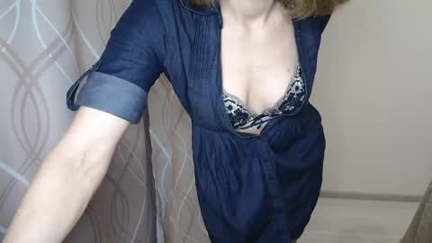 Snapshot of sophiemisss chatting on 10-21-25, 07:09 Sophiemisss online show from 10-21-25, 07:09