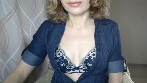 Snapshot of sophiemisss chatting on 10-27-25, 07:45 Sophiemisss online show from 10-27-25, 07:45