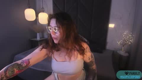 Snapshot of sophiepure chatting on 10-14-25, 09:04 Sophie online show from 10-14-25, 09:04