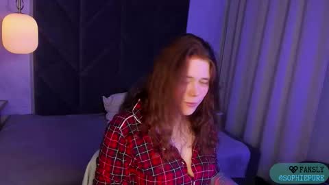 Snapshot of sophiepure chatting on 10-23-25, 08:40 Sophie online show from 10-23-25, 08:40