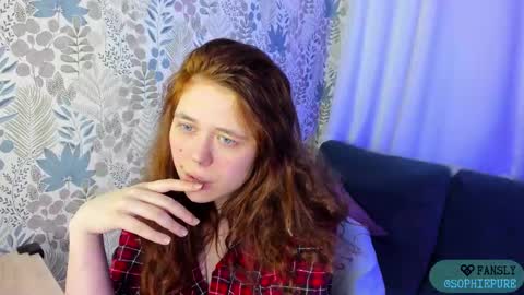 Snapshot of sophiepure chatting on 10-28-25, 09:06 Sophie online show from 10-28-25, 09:06