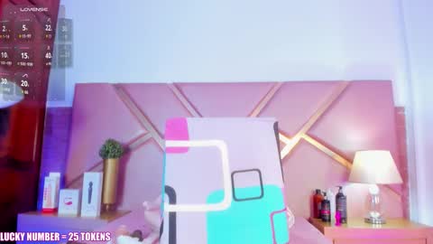 Sophie online show from 10-31-25, 01:01