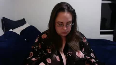 Snapshot of sophiesixxx chatting on 12-18-25, 05:57 Sophie Sixxx online show from 12-18-25, 05:57