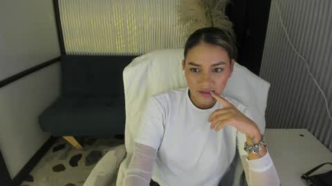 sophiewatson_ online show from 05-26-26, 12:56