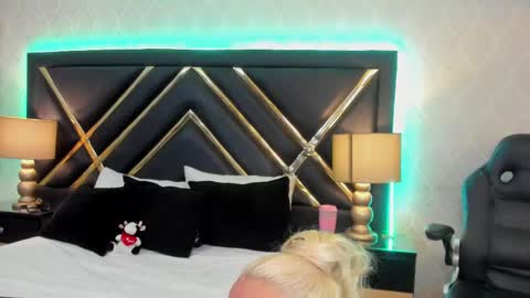 Snapshot of sophiewinslow chatting on 02-17-25, 06:48 SophieWinslow online show from 02-17-25, 06:48