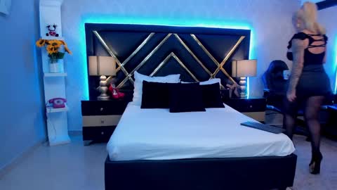 Snapshot of sophiewinslow chatting on 02-28-25, 12:42 SophieWinslow online show from 02-28-25, 12:42