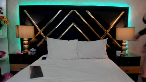 Snapshot of sophiewinslow chatting on 03-08-25, 08:35 SophieWinslow online show from 03-08-25, 08:35