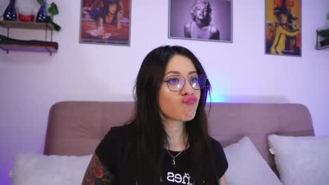 Snapshot of sophiiecums chatting on 11-06-25, 12:06 Sophiie online show from 11-06-25, 12:06