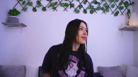 Snapshot of sophiiecums chatting on 11-10-25, 01:43 Sophiie online show from 11-10-25, 01:43