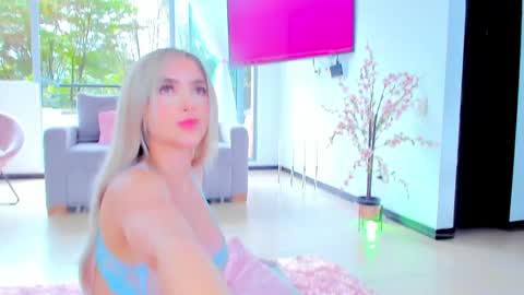 YULITZA online show from 01-24-25, 04:06