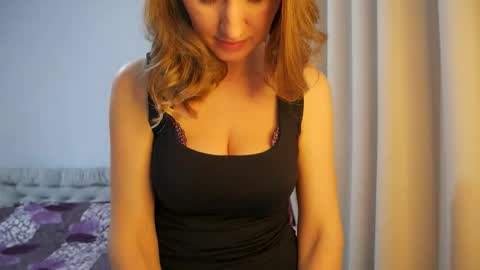 Snapshot of sophilorens chatting on 05-03-26, 01:17 Sophi online show from 05-03-26, 01:17