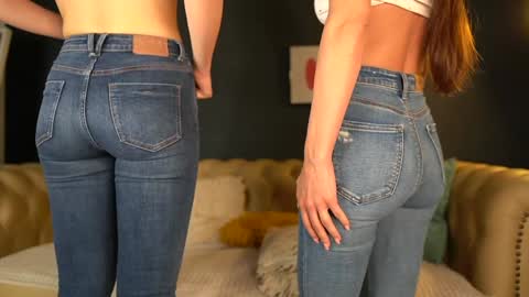 Snapshot of sophydiva chatting on 11-17-25, 06:30 Sophydiva online show from 11-17-25, 06:30