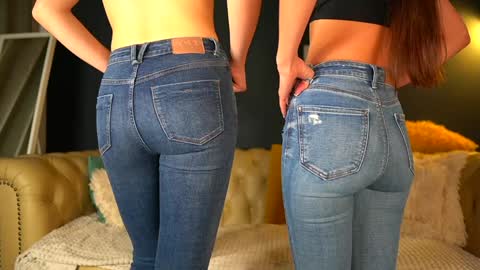 Snapshot of sophydiva chatting on 11-26-25, 04:24 Sophydiva online show from 11-26-25, 04:24