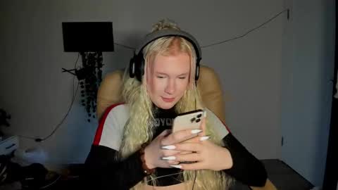 Snapshot of soska_albinosk chatting on 12-16-25, 08:25 soska_albinosk online show from 12-16-25, 08:25