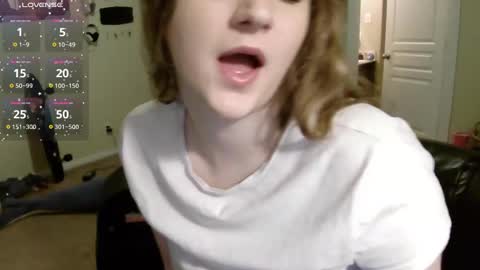 Snapshot of southerbunny chatting on 09-15-25, 10:26 Bunnydathug online show from 09-15-25, 10:26