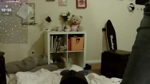 Snapshot of southerbunny chatting on 10-15-25, 08:25 Bunnydathug online show from 10-15-25, 08:25