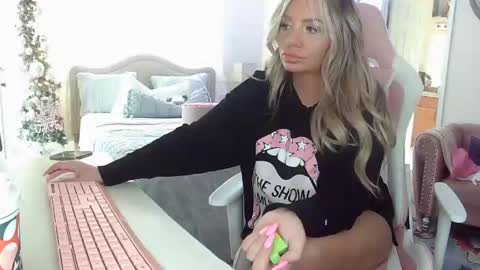 Snapshot of southernbarbii chatting on 12-01-24, 04:29 Your Barbii online show from 12-01-24, 04:29