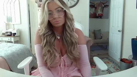 Snapshot of southernbarbii chatting on 02-14-25, 03:58 Your Barbii online show from 02-14-25, 03:58