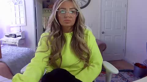 Snapshot of southernbarbii chatting on 02-18-25, 09:53 Your Barbii online show from 02-18-25, 09:53