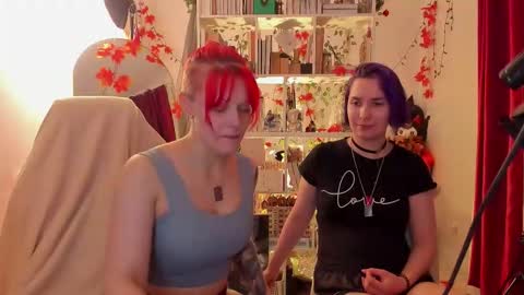 Snapshot of sova_energy chatting on 11-12-25, 06:30 Leah online show from 11-12-25, 06:30