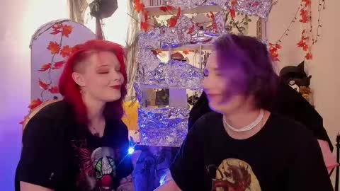 Snapshot of sova_energy chatting on 12-03-25, 01:31 Leah online show from 12-03-25, 01:31