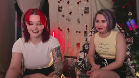 Snapshot of sova_energy chatting on 12-21-25, 12:51 Leah online show from 12-21-25, 12:51