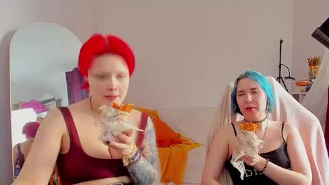 Snapshot of sova_energy chatting on 03-03-26, 08:09 Leah online show from 03-03-26, 08:09