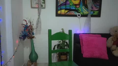 Snapshot of soy_isabel chatting on 12-24-24, 11:00 soy_isabel online show from 12-24-24, 11:00