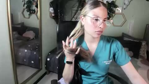 Snapshot of soy_marcela chatting on 03-09-26, 08:35 Marce online show from 03-09-26, 08:35