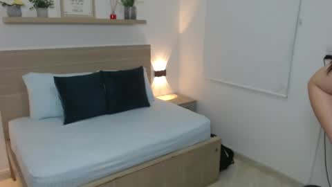 Snapshot of soy_mariana_ chatting on 01-19-25, 05:15 M A R I A N A online show from 01-19-25, 05:15