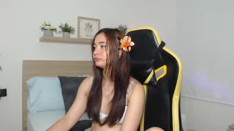 Snapshot of soy_mariana_ chatting on 01-30-25, 08:54 M A R I A N A online show from 01-30-25, 08:54